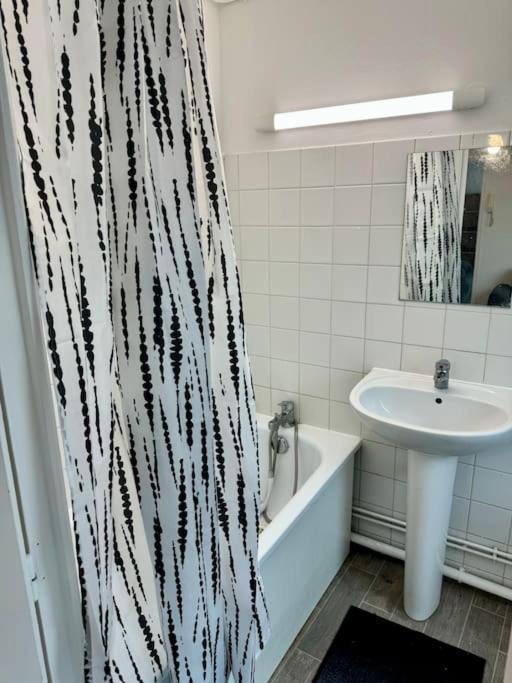 Superbe Appartement Tres Calme Et Confortable رانس المظهر الخارجي الصورة